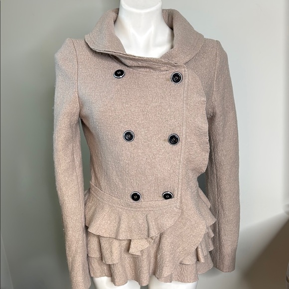 Mystree Jackets & Blazers - Mystère ruffle Fitted Jacket size medium EUC